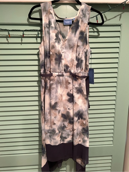 Simply Vera Vera Wang Dresses & Skirts - Sleeveless Floral Watercolor Midi Dress in Beige and Charcoal
